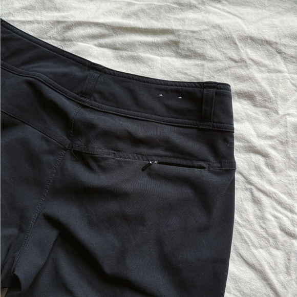 Columbia Women’s Athletic Short - Size 6 - Picture 6 of 8